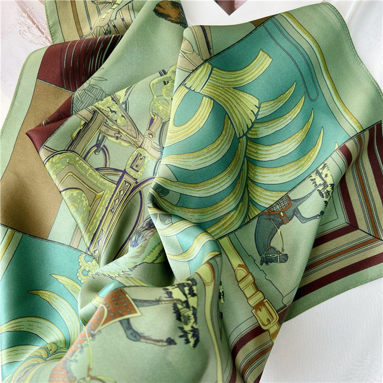 Travel Accessories To Gift - Lenço de Seda Verde 65CM de