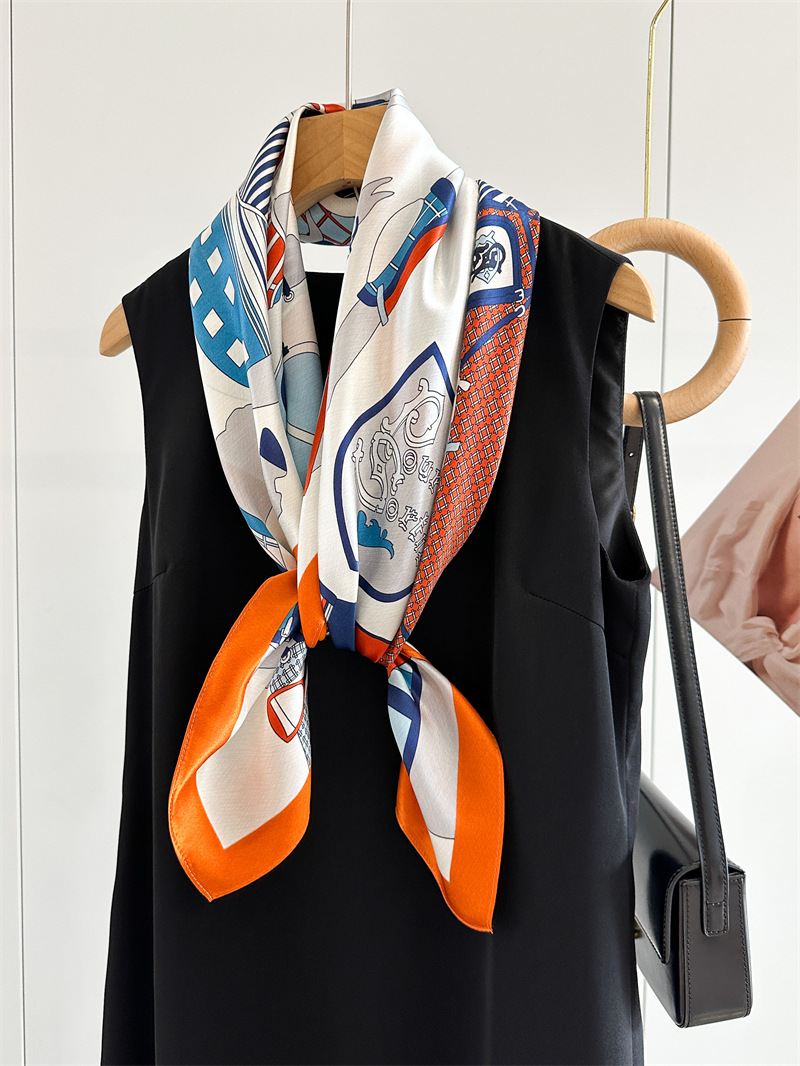 Lenço de Seda Macio Feminino Q - Travel Accessories To Gift avaliação e preço